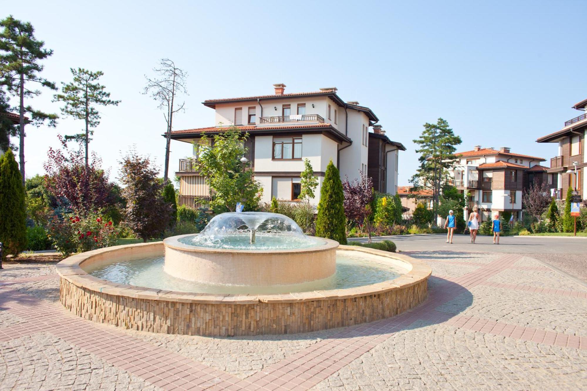 Santa Marina Holiday Village Sozopol Bagian luar foto